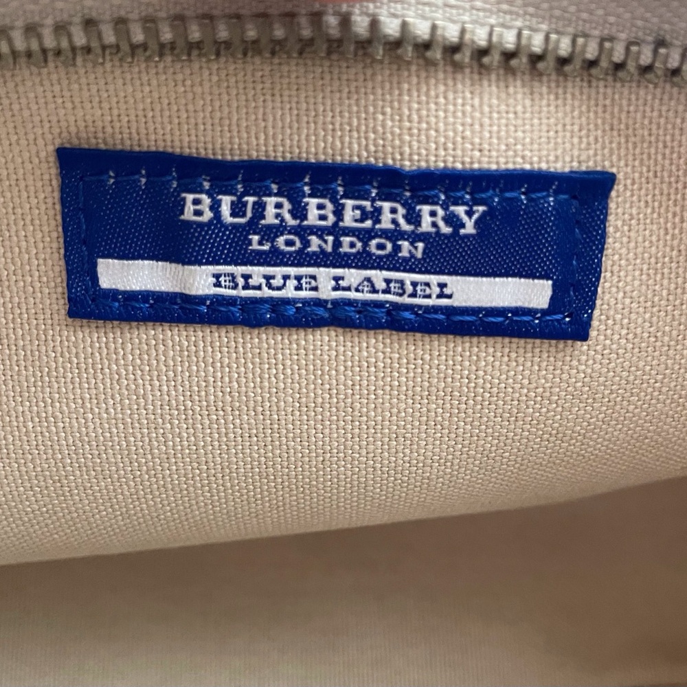Burberry White and Orange Shoulder Bag with Elegant Design - Picture 10 of 10